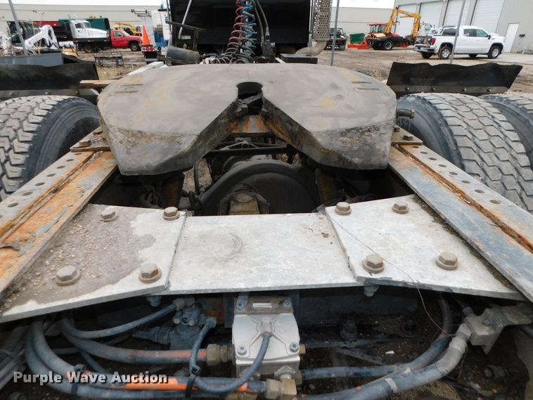 image for item DJ5971 2011 Kenworth T800  semi truck