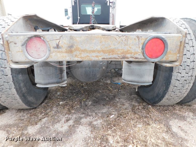 image for item DJ5971 2011 Kenworth T800  semi truck