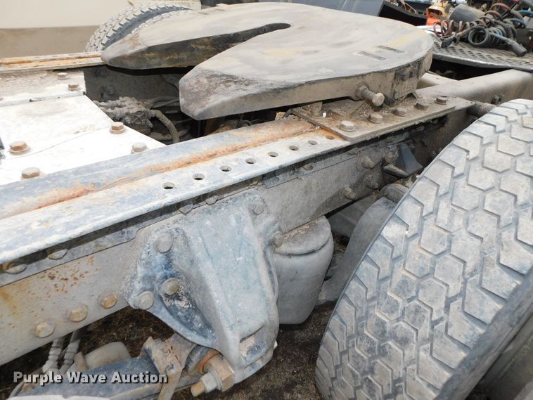 image for item DJ5971 2011 Kenworth T800  semi truck