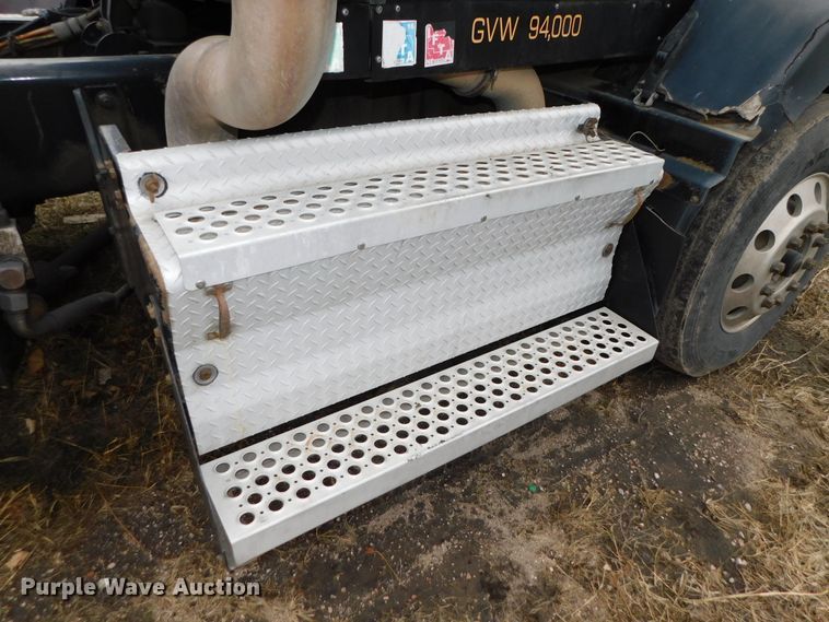 image for item DJ5971 2011 Kenworth T800  semi truck