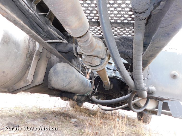 image for item DJ5971 2011 Kenworth T800  semi truck