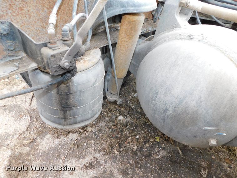 image for item DJ5971 2011 Kenworth T800  semi truck