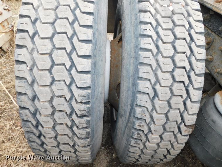 image for item DJ5971 2011 Kenworth T800  semi truck