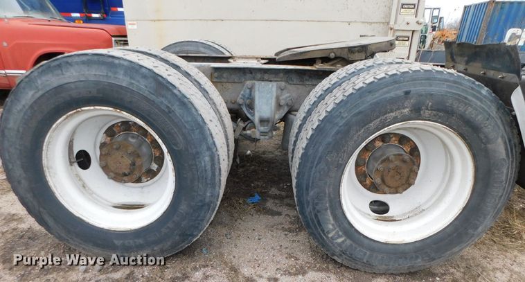 image for item DJ5971 2011 Kenworth T800  semi truck