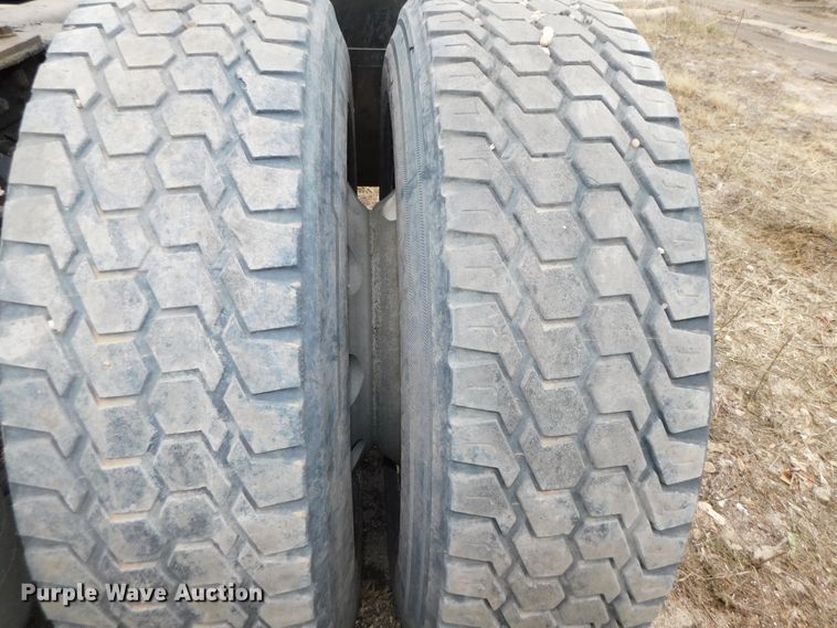 image for item DJ5971 2011 Kenworth T800  semi truck