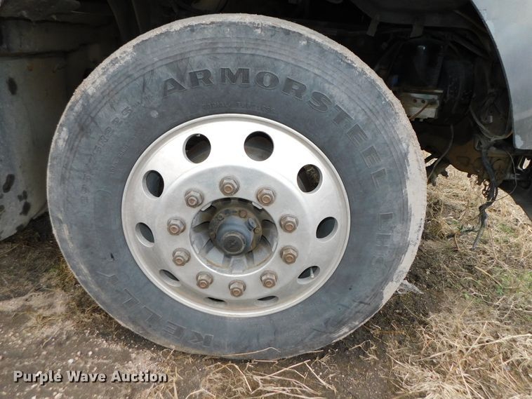 image for item DJ5971 2011 Kenworth T800  semi truck