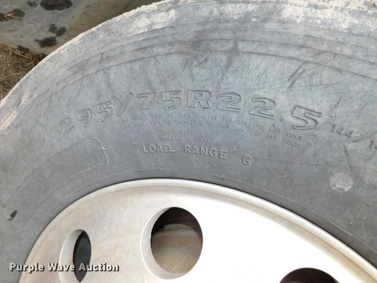 image for item DJ5971 2011 Kenworth T800  semi truck