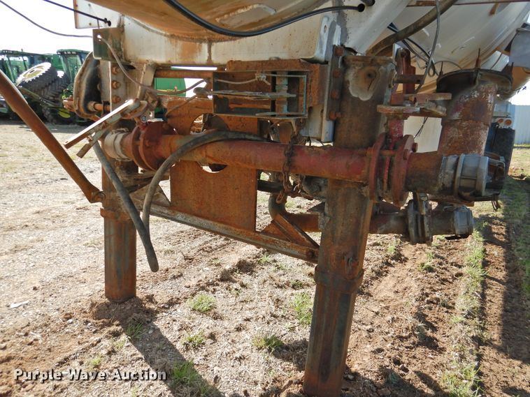 image for item DJ8359 1977 Trail Master tank trailer