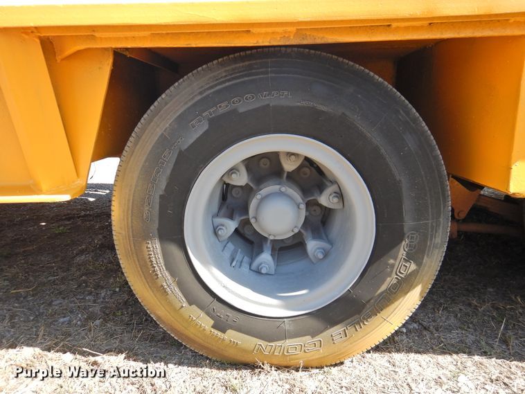 image for item DJ8365 1965 Hobbs 1230FLSS equipment trailer