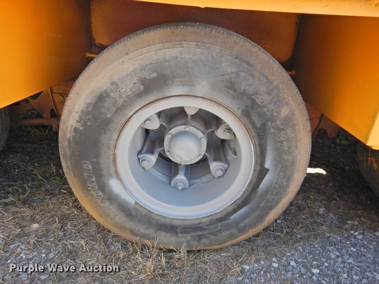 image for item DJ8365 1965 Hobbs 1230FLSS equipment trailer