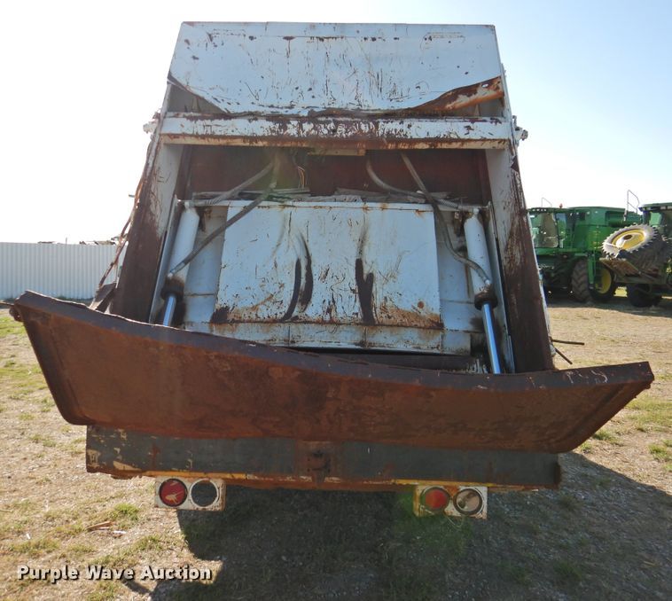 image for item DJ8367 1996 Chevrolet Kodiak C6500  refuse truck