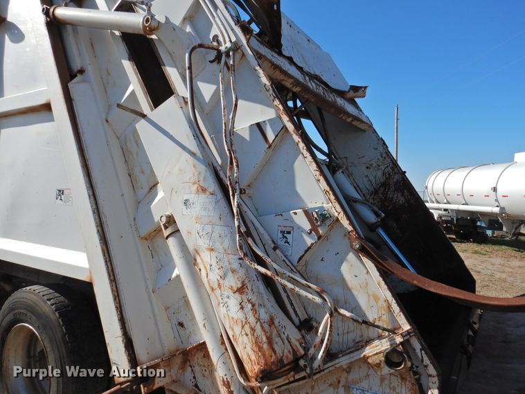 image for item DJ8367 1996 Chevrolet Kodiak C6500  refuse truck