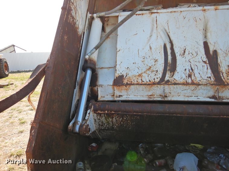 image for item DJ8367 1996 Chevrolet Kodiak C6500  refuse truck