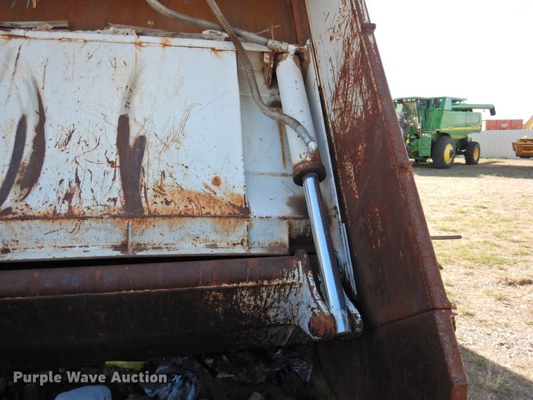 image for item DJ8367 1996 Chevrolet Kodiak C6500  refuse truck