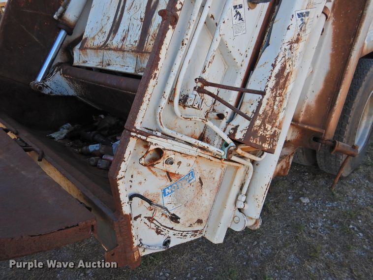 image for item DJ8367 1996 Chevrolet Kodiak C6500  refuse truck