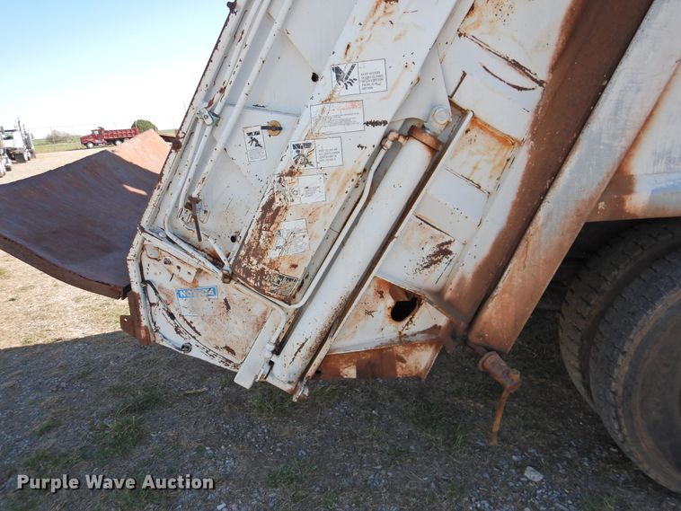 image for item DJ8367 1996 Chevrolet Kodiak C6500  refuse truck