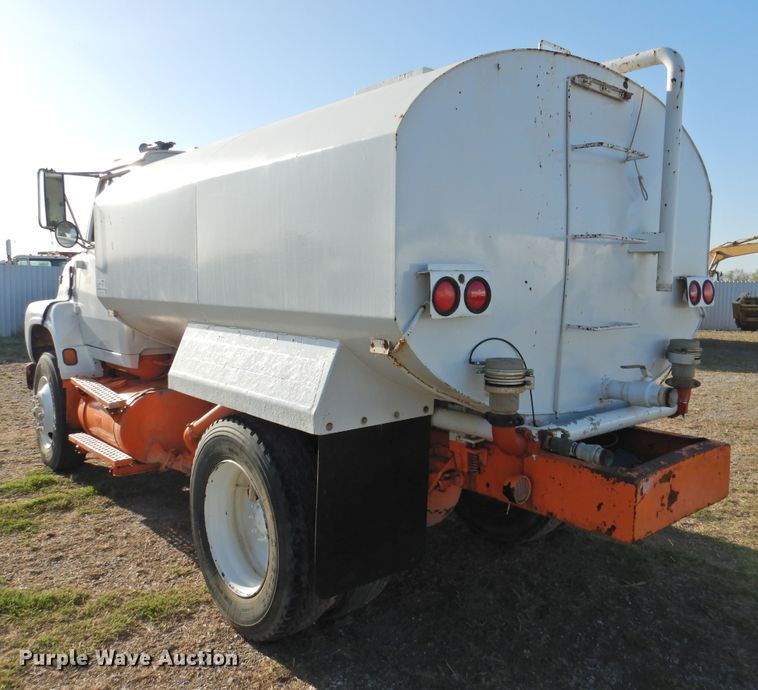 image for item DJ8369 1994 Ford Aeromax L9000  water truck