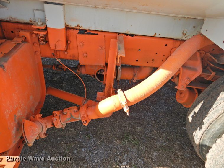 image for item DJ8369 1994 Ford Aeromax L9000  water truck