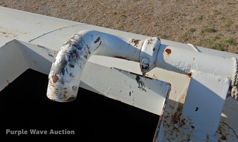 image for item DJ8369 1994 Ford Aeromax L9000  water truck