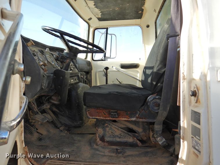 image for item DJ8369 1994 Ford Aeromax L9000  water truck