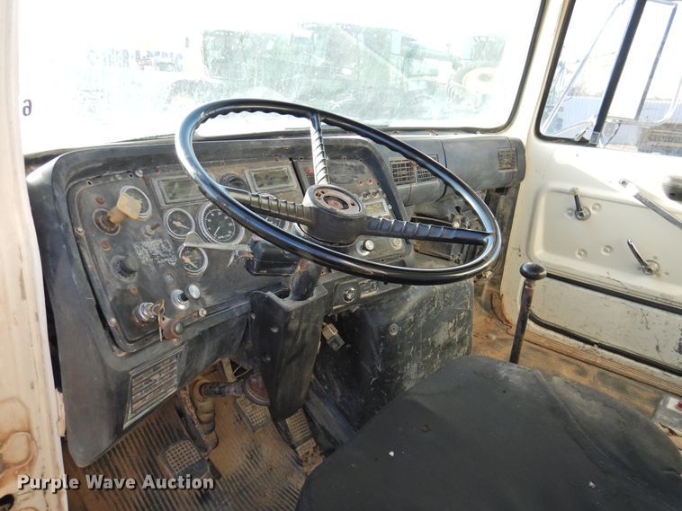 image for item DJ8369 1994 Ford Aeromax L9000  water truck