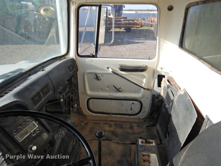 image for item DJ8369 1994 Ford Aeromax L9000  water truck