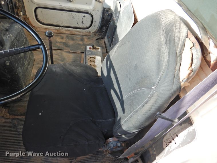 image for item DJ8369 1994 Ford Aeromax L9000  water truck