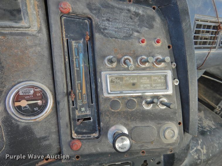 image for item DJ8369 1994 Ford Aeromax L9000  water truck