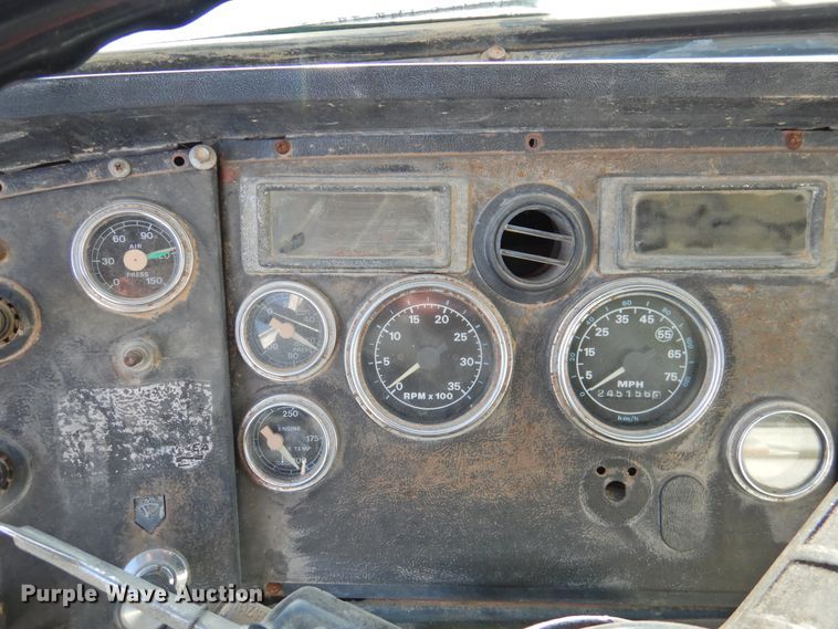 image for item DJ8369 1994 Ford Aeromax L9000  water truck