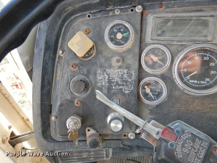 image for item DJ8369 1994 Ford Aeromax L9000  water truck