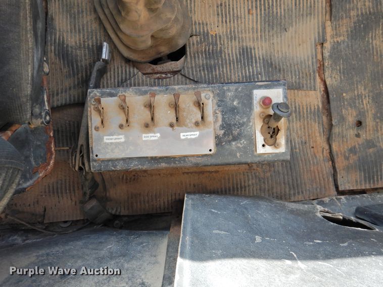 image for item DJ8369 1994 Ford Aeromax L9000  water truck