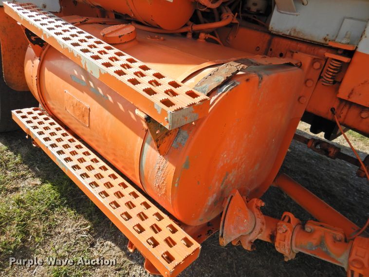 image for item DJ8369 1994 Ford Aeromax L9000  water truck