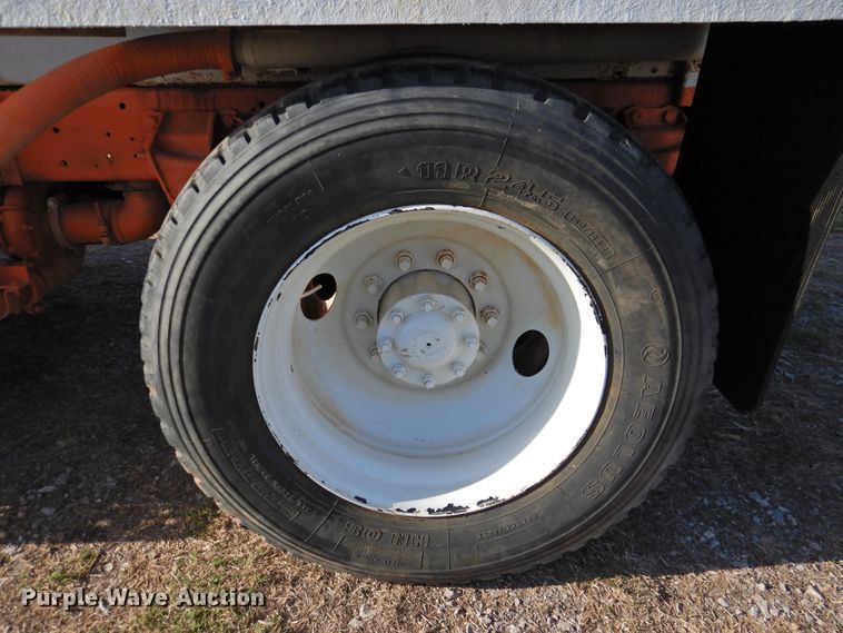 image for item DJ8369 1994 Ford Aeromax L9000  water truck