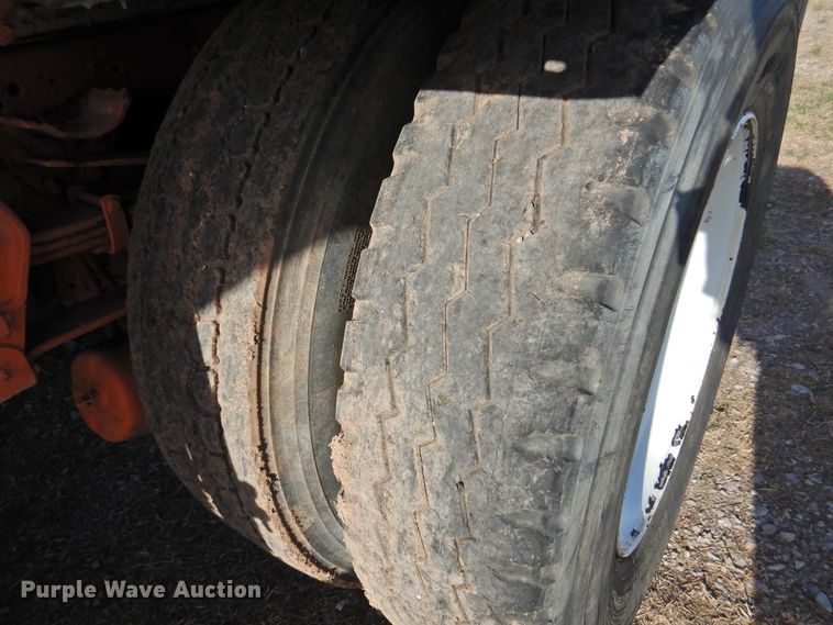 image for item DJ8369 1994 Ford Aeromax L9000  water truck