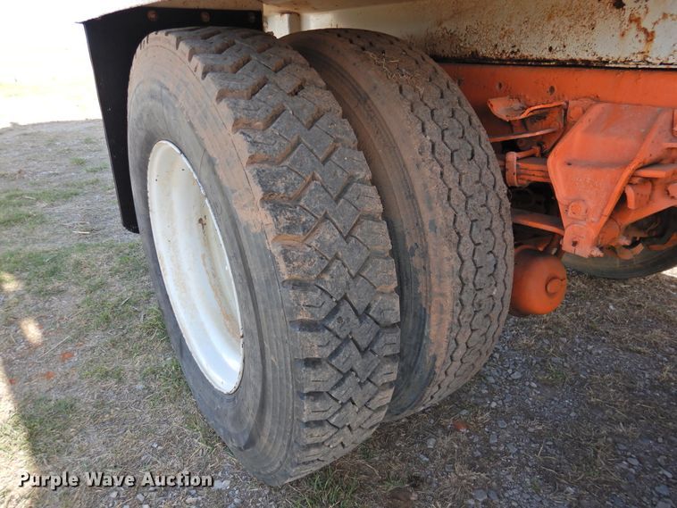 image for item DJ8369 1994 Ford Aeromax L9000  water truck