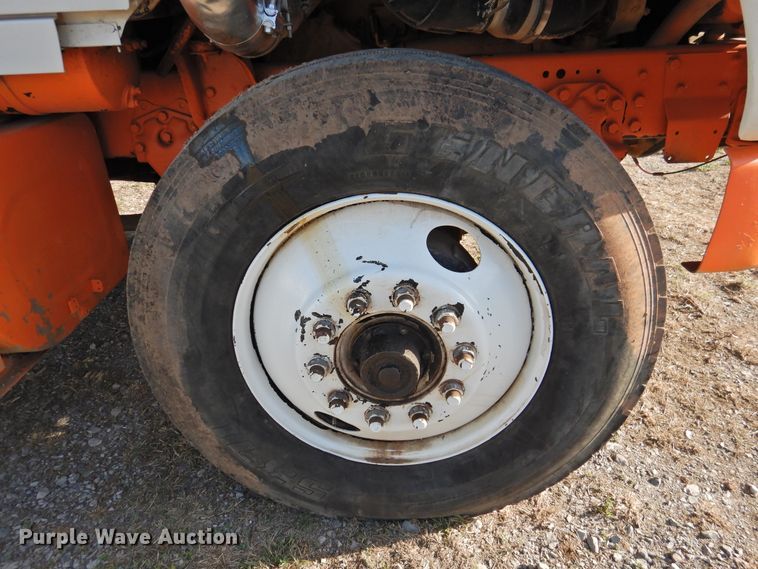 image for item DJ8369 1994 Ford Aeromax L9000  water truck