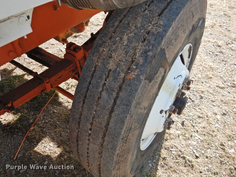 image for item DJ8369 1994 Ford Aeromax L9000  water truck