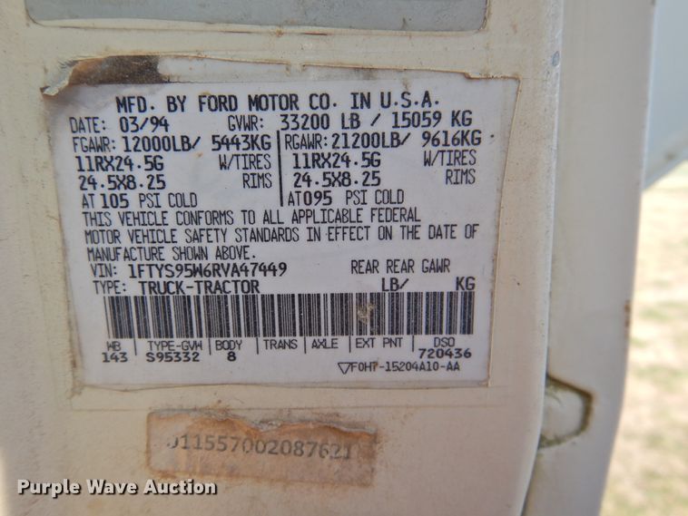 image for item DJ8369 1994 Ford Aeromax L9000  water truck