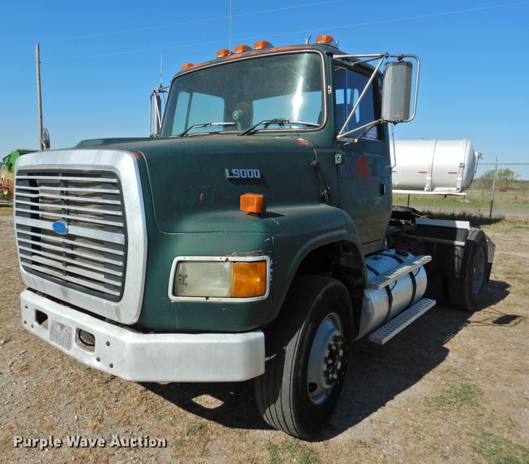 image for item DJ8370 1994 Ford LS9000  semi truck