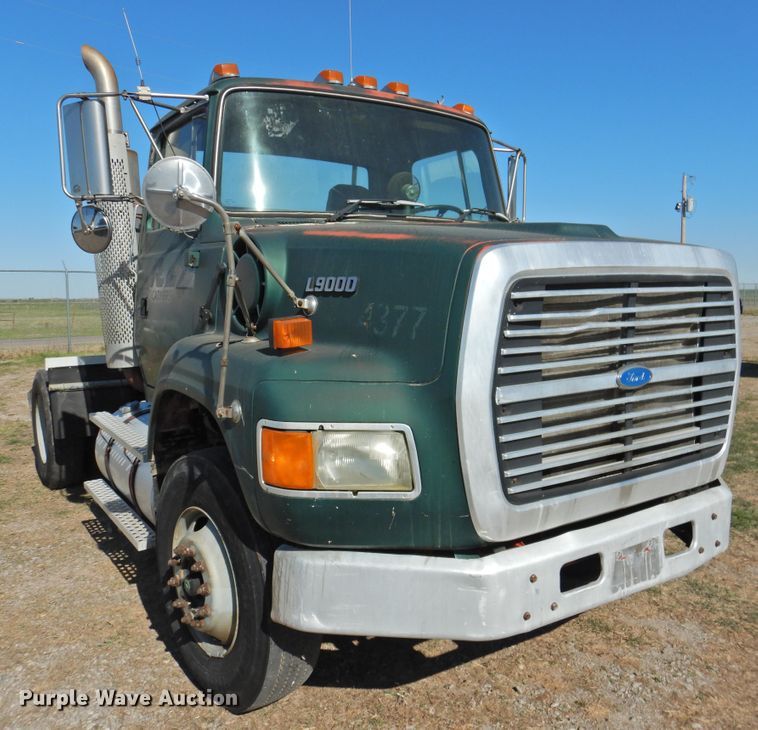 image for item DJ8370 1994 Ford LS9000  semi truck