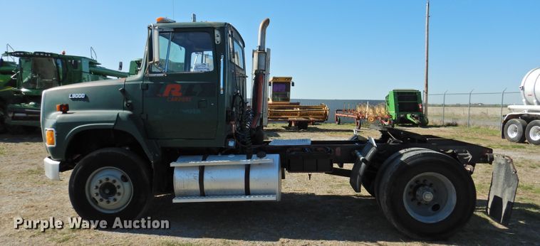 image for item DJ8370 1994 Ford LS9000  semi truck