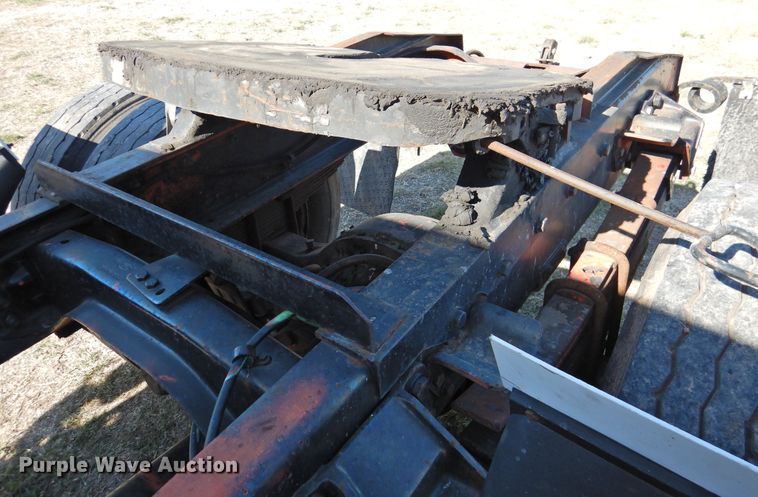 image for item DJ8370 1994 Ford LS9000  semi truck