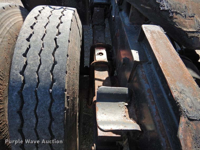 image for item DJ8370 1994 Ford LS9000  semi truck