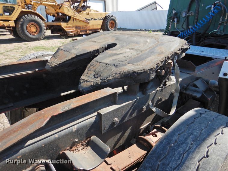 image for item DJ8370 1994 Ford LS9000  semi truck