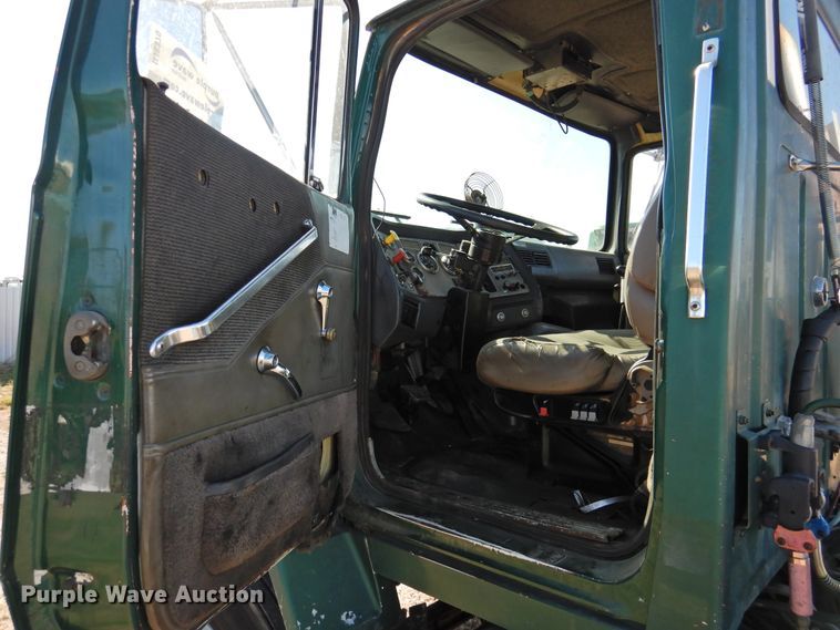 image for item DJ8370 1994 Ford LS9000  semi truck