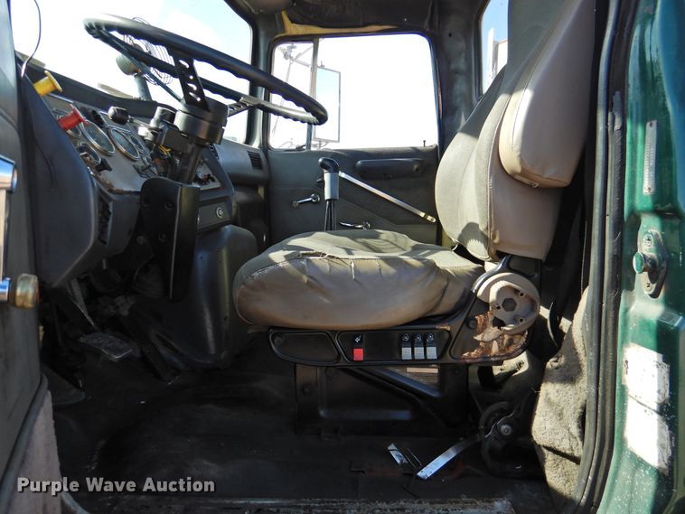 image for item DJ8370 1994 Ford LS9000  semi truck