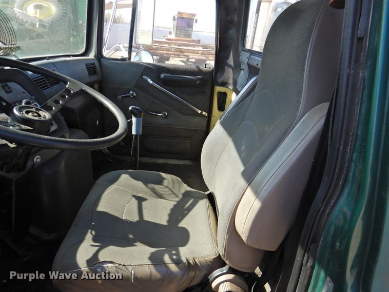 image for item DJ8370 1994 Ford LS9000  semi truck