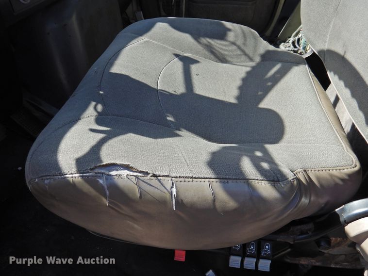 image for item DJ8370 1994 Ford LS9000  semi truck