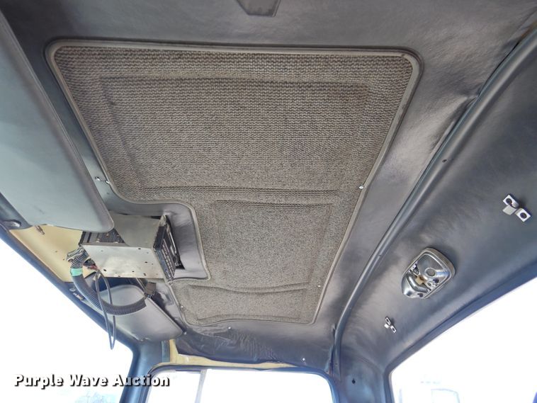 image for item DJ8370 1994 Ford LS9000  semi truck