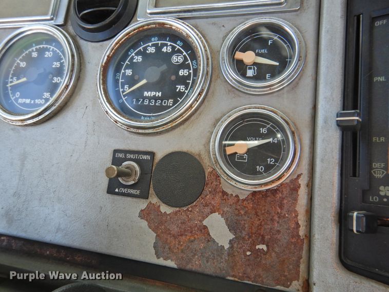 image for item DJ8370 1994 Ford LS9000  semi truck